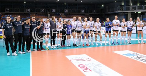  02.05.2018 RZESZOW <br />SIATKOWKA LIGA SIATKOWKI KOBIET LSK 2017/2018 WOMEN VOLLEYBALL POLAND POLISH LEAGUE <br />FAZA PLAYOFF - MECZ O 3. MIEJSCE - 3. MECZ <br />MECZ DEVELOPRES SKYRES RZESZOW - GROT BUDOWLANI LODZ <br />N/Z SIATKARKI DEVELOPRES SKYRES RZESZOW - 4 MIEJCE BEZ MEDALU SMUTEK PORAZKA PRZEGRANA<br />LORENZO MICELLI - I TRENER ( HEAD COACH ) <br /> 