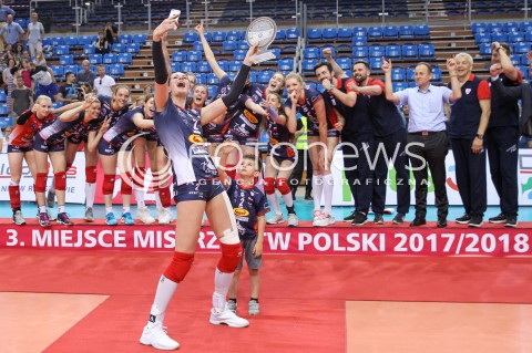  02.05.2018 RZESZOW <br />SIATKOWKA LIGA SIATKOWKI KOBIET LSK 2017/2018 WOMEN VOLLEYBALL POLAND POLISH LEAGUE <br />FAZA PLAYOFF - MECZ O 3. MIEJSCE - 3. MECZ <br />MECZ DEVELOPRES SKYRES RZESZOW - GROT BUDOWLANI LODZ <br />N/Z SIATKARKI GROT BUDOWLANI LODZ - RADOSC EMOCJE WYGRANA ZWYCIESTWO BRAZOWY MEDAL PODIUM<br />GABRIELA POLANSKA  <br /> 