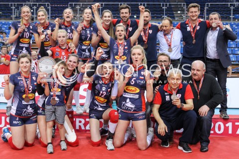  02.05.2018 RZESZOW <br />SIATKOWKA LIGA SIATKOWKI KOBIET LSK 2017/2018 WOMEN VOLLEYBALL POLAND POLISH LEAGUE <br />FAZA PLAYOFF - MECZ O 3. MIEJSCE - 3. MECZ <br />MECZ DEVELOPRES SKYRES RZESZOW - GROT BUDOWLANI LODZ <br />N/Z SIATKARKI GROT BUDOWLANI LODZ - RADOSC EMOCJE WYGRANA ZWYCIESTWO BRAZOWY MEDAL PODIUM<br />AGNIESZKA KAKOLEWSKA JUSTYNA KEDZIORA GABRIELA POLANSKA EWELINA POLAK PAVLA PAULA VINCOUROVA AGATA WITKOWSKA ADRIANNA MUSZYNSKA KAJA GROBELNA MARTYNA GRAJBER JULIA TWARDOWSKA JULIA PIOTROWSKA BLAZEJ KRZYSZTALOWICZ - I TRENER ( HEAD COACH ) <br />ZDJECIE GRUPOWE GRUPOWKA GROUP PHOTO<br /> 