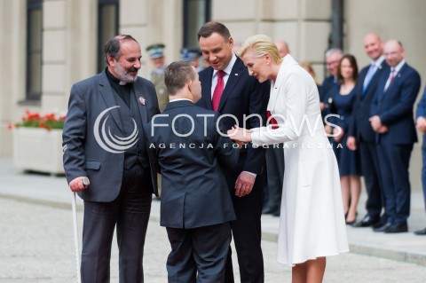  02.05.2018 WARSZAWA <br />DZIEN FLAGI POLSKIEJ Z UDZIALEM PREZYDENTA RP<br />N/Z PREZYDENT RP ANDRZEJ DUDA AGATA KORNHAUSER DUDA KSIADZ TADEUSZ ISAKOWICZ ZALESKI<br /> 