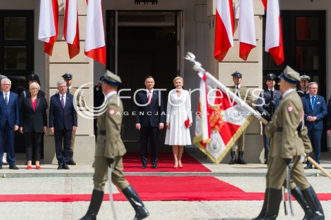  02.05.2018 WARSZAWA <br />DZIEN FLAGI POLSKIEJ Z UDZIALEM PREZYDENTA RP<br />N/Z PREZYDENT RP ANDRZEJ DUDA AGATA KORNHAUSER DUDA STANISLAW KARCZEWSKI JULIA PRZYLEBSKA JACEK CZAPUTOWICZ<br /> 