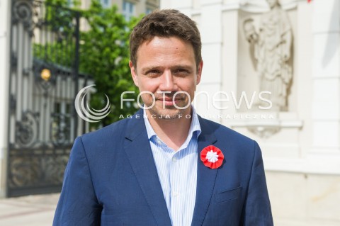  02.05.2018 WARSZAWA <br />RAFAL TRZASKOWSKI ROZDAJE FLAGI<br />N/Z RAFAL TRZASKOWSKI<br /> 