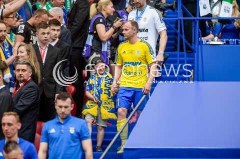  02.05.2018 WARSZAWA<br />PILKA NOZNA - FINAL PUCHARU POLSKI PZPN 2017/2018<br />FOOTBALL - PZPN POLISH CUP FINAL 2017/2018<br />MECZ ARKA GDYNIA - LEGIA WARSZAWA<br />N/Z RAFAL SIEMASZKO Z SYNEM ODBIERA SREBRNY MEDAL<br /> 