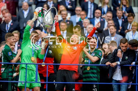  02.05.2018 WARSZAWA<br />PILKA NOZNA - FINAL PUCHARU POLSKI PZPN 2017/2018<br />FOOTBALL - PZPN POLISH CUP FINAL 2017/2018<br />MECZ ARKA GDYNIA - LEGIA WARSZAWA<br />N/Z LEGIA WARSZAWA ZDOBYWCA PUCHARU POLSKI DEKORACJA RADOSC EMOCJE FETA RADOSLAW CIERZNIAK<br /> 