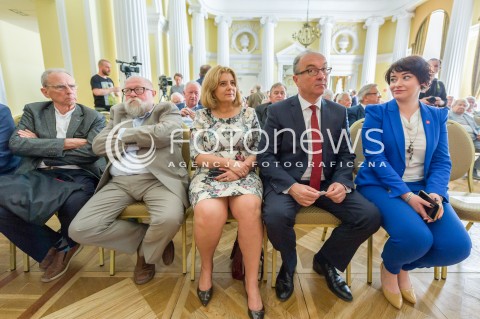  07.05.2018 WARSZAWA<br />
INAUGURACYJNE SPOTKANIE SPOLECZNEGO KOMITETU LEWICY OBCHODOW 100 LECIA ODZYSKANIA NIEPODLEGLOSCI<br />
N/Z ANDRZEJ MENCWEL JERZY BRALCZYK WLODZIMIERZ CZARZASTY ANNA MARIA ZUKOWSKA<br />
 
