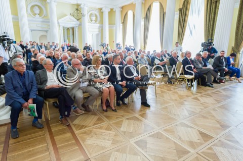  07.05.2018 WARSZAWA<br />
INAUGURACYJNE SPOTKANIE SPOLECZNEGO KOMITETU LEWICY OBCHODOW 100 LECIA ODZYSKANIA NIEPODLEGLOSCI<br />
N/Z JERZY KORNAS ANDRZEJ MENCWEL ALEKSANDER KWASNIEWSKI JERZY BRALCZYK WLODZIMIERZ CZARZASTY KRZYSZTOF JANIK<br />
 