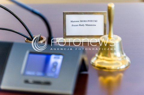  08.05.2018 WARSZAWA<br />POSIEDZENIE RADY MINISTROW<br />N/Z TABLICZKA PREMIER MATEUSZ MORAWIECKI DZWONEK<br /> 