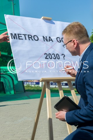  11.05.2018 WARSZAWA<br />BRIEFING PRASOWY POLITYKOW PIS W SPRAWIE STARTU BUDOWY TRZECIEJ LINII METRA<br />N/Z PAWEL LISIECKI<br /> 