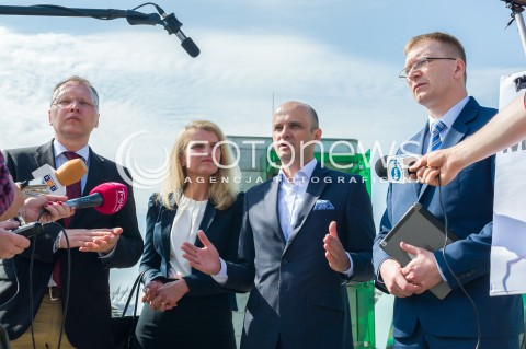  11.05.2018 WARSZAWA<br />BRIEFING PRASOWY POLITYKOW PIS W SPRAWIE STARTU BUDOWY TRZECIEJ LINII METRA<br />N/Z PAWEL LICIECKI MARIOLA GAC MAREK BORKOWSKI DARIUSZ LASOCKI<br /> 