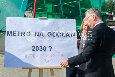  11.05.2018 WARSZAWA<br />BRIEFING PRASOWY POLITYKOW PIS W SPRAWIE STARTU BUDOWY TRZECIEJ LINII METRA<br />N/Z MARIOLA GAC MAREK BORKOWSKI<br /> 