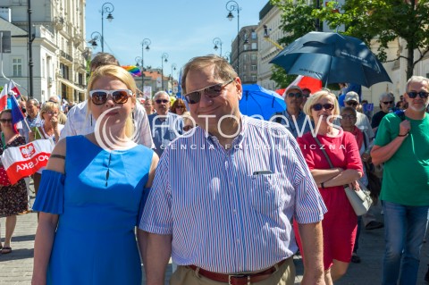  12.05.2018 WARSZAWA<br />MARSZ WOLNOSCI<br />N/Z RYSZARD KALISZ Z ZONA DOMINIKA<br /> 