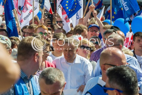  12.05.2018 WARSZAWA<br />MARSZ WOLNOSCI<br />N/Z GRZEGORZ SCHETYNA KATARZYNA LUBNAUER<br /> 
