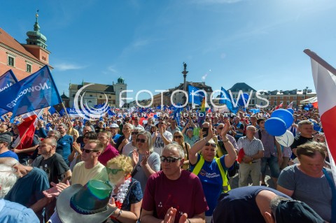  12.05.2018 WARSZAWA<br />MARSZ WOLNOSCI<br />N/Z TLUM NA PLACU ZAMKOWYM<br /> 