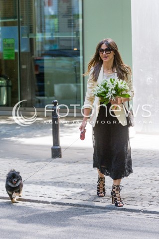  12.05.2018 WARSZAWA<br />
GOSCIE PRZED STUDIEM DZIEN DOBRY TVN<br />
N/Z KINGA RUSIN Z PSEM CZAREK<br />
 