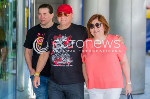  12.05.2018 WARSZAWA<br />
GOSCIE PRZED STUDIEM DZIEN DOBRY TVN<br />
N/Z JUREK JERZY OWSIAK LIDIA NIEDZWIECKA OWSIAK<br />
 