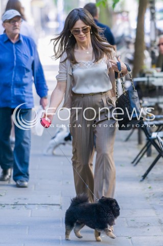  13.05.2018 WARSZAWA<br />GOSCIE PRZED STUDIEM DZIEN DOBRY TVN<br />N/Z KINGA RUSIN Z PSEM CZAREK<br /> 