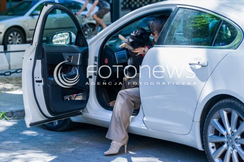  13.05.2018 WARSZAWA<br />GOSCIE PRZED STUDIEM DZIEN DOBRY TVN<br />N/Z KINGA RUSIN Z PSEM CZAREK<br /> 