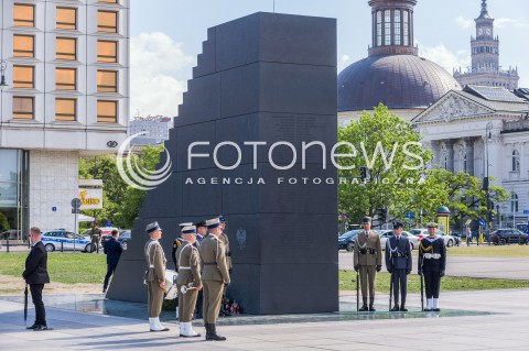  14.05.2018 WARSZAWA <br />WIZYTA PREMIERA WEGIER VIKTORA ORBANA W POLSCE<br />VIKTOR ORBAN PRZED POMNIKIEM OFIAR KATASTROFY SMOLENSKIEJ NA PLACU PILSUDSKIEGO<br />N/Z POMNIK OFIAR KATASTROFY SMOLENSKIEJ<br /> 