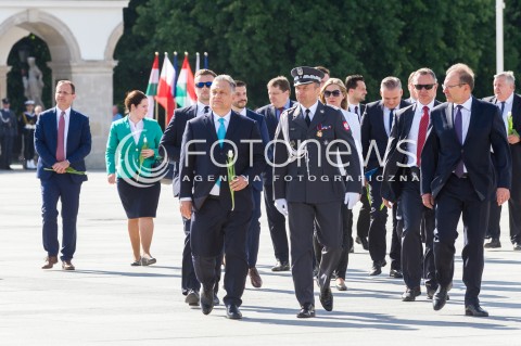  14.05.2018 WARSZAWA <br />WIZYTA PREMIERA WEGIER VIKTORA ORBANA W POLSCE<br />VIKTOR ORBAN PRZED POMNIKIEM OFIAR KATASTROFY SMOLENSKIEJ NA PLACU PILSUDSKIEGO<br />N/Z PREMIER WEGIER VIKTOR ORBAN GENERAL ROBERT GLAB<br /> 