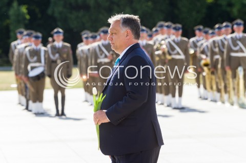  14.05.2018 WARSZAWA <br />WIZYTA PREMIERA WEGIER VIKTORA ORBANA W POLSCE<br />VIKTOR ORBAN PRZED POMNIKIEM OFIAR KATASTROFY SMOLENSKIEJ NA PLACU PILSUDSKIEGO<br />N/Z PREMIER WEGIER VIKTOR ORBAN<br /> 