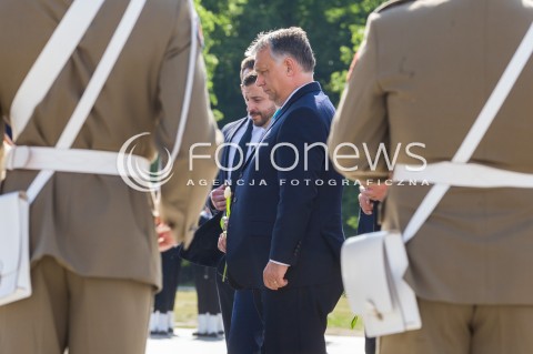  14.05.2018 WARSZAWA <br />WIZYTA PREMIERA WEGIER VIKTORA ORBANA W POLSCE<br />VIKTOR ORBAN PRZED POMNIKIEM OFIAR KATASTROFY SMOLENSKIEJ NA PLACU PILSUDSKIEGO<br />N/Z PREMIER WEGIER VIKTOR ORBAN<br /> 