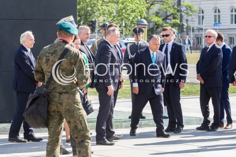  14.05.2018 WARSZAWA <br />WIZYTA PREMIERA WEGIER VIKTORA ORBANA W POLSCE<br />VIKTOR ORBAN PRZED POMNIKIEM OFIAR KATASTROFY SMOLENSKIEJ NA PLACU PILSUDSKIEGO<br />N/Z PREMIER WEGIER VIKTOR ORBAN<br /> 