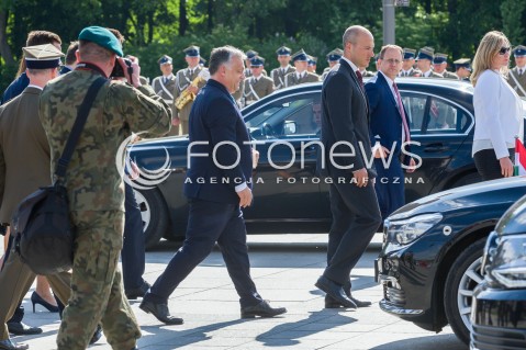 14.05.2018 WARSZAWA <br />WIZYTA PREMIERA WEGIER VIKTORA ORBANA W POLSCE<br />VIKTOR ORBAN PRZED POMNIKIEM OFIAR KATASTROFY SMOLENSKIEJ NA PLACU PILSUDSKIEGO<br />N/Z PREMIER WEGIER VIKTOR ORBAN<br /> 