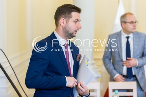  14.05.2018 WARSZAWA <br />KONFERENCJA KOMISJI REPRYWATYZACYJNEJ DS SHROEGERA 72<br />N/Z PATRYK JAKI W TLE LUKASZ KONDRATKO<br /> 