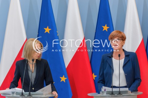  15.05.2018 WARSZAWA<br />KONFERENCJA ELZBIETY RAFALSKIEJ I TERESY CZERWINSKIEJ NA TEMAT MAPY ROZWIAZAN SYSTEMOWYCH DLA NIEPELNOSPRAWNYCH<br />N/Z ELZBIETA RAFALSKA TERESA CZERWINSKA<br /> 