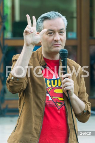  18.05.2018 WARSZAWA<br />SPOTKANIE Z ROBERTEM BIEDRONIEM W WARSZAWIE PT. I'M MR BIEDRON AND THIS IS OPENREAKTOR<br />N/Z ROBERT BIEDRON<br /> 