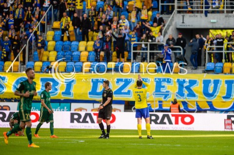  19.05.2018 GDYNIA<br />PILKA NOZNA - EKSTRAKLASA SEZON 2017/2018<br />MECZ ARKA GDYNIA - SLASK WROCLAW<br />N/Z KRZYSZTOF SOBIERAJ POZEGNANY PRZEZ KIBICOW ARKI GDYNIA ZAKONCZENIE KARIERY<br /> 