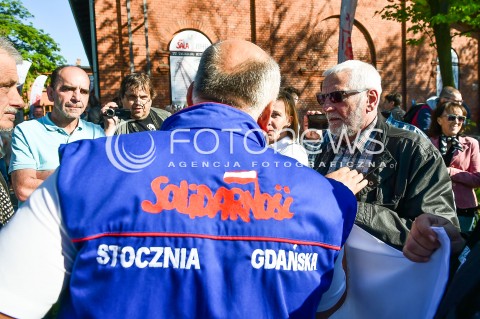  20.05.2018 GDANSK <br />SPOTKANIE PREMIERA MATEUSZA MORAWIECKIEGO Z MIESZKANCAMI GDANSKA W SALI BHP STOCZNI GDANSKIEJ<br />N/Z PRZEDSTAWICIEL SOLIDARNOSCI W TRAKCIE WYMIANY ZDAN Z CZLONKAMI KOMITETU OBRONY DEMOKRACJI<br /> 