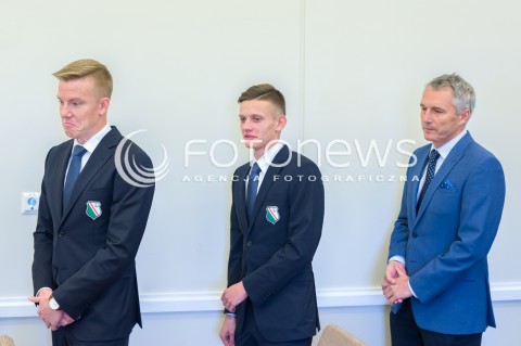  21.05.2018 WARSZAWA<br />WRECZENIE STATUETKI MISTRZA POLSKI PILKARZOM LEGII<br />N/Z SEBASTIAN SZYMANSKI MICHAL KOPCZYNSKI PAWEL LECH<br /> 
