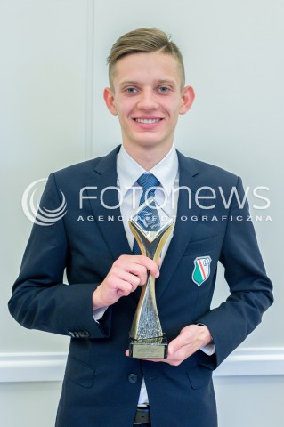  21.05.2018 WARSZAWA<br />WRECZENIE STATUETKI MISTRZA POLSKI PILKARZOM LEGII<br />N/Z SEBASTIAN SZYMANSKI<br /> 