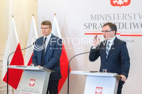  25.05.2018 WARSZAWA<br />KONFERENCJA W MINISTERSTWIE SPRAWIEDLIWOSCI NA TEMAT ODPOWIEDZIALNOSCI KARNEJ SPOLKI KTORA WYLALA SCIEKI DO MOTLAWY<br />N/Z ZBIGNIEW ZIOBRO MARCIN WARCHOL<br /> 