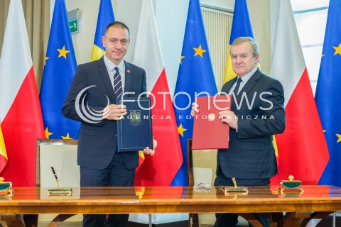  25.05.2018 WARSZAWA<br />KONFERENCJA WSPOLNA PREMIEROW POLSKI I RUMUNII<br />PODPISANIE UMOWY O WSPOLPRACY<br />N/Z PIOTR GLINSKI MIHAI VIOREL FIFOR<br /> 