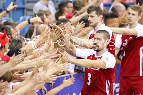  26.05.2018 KRAKOW <br />SIATKOWKA MEZCZYZN SIATKARSKA LIGA NARODOW MEZCZYZN 2018 <br />FIVB VOLLEYBALL NATIONS LEAGUE 2018 <br />MECZ POLSKA - ROSJA ( Poland - Russia ) <br />N/Z DAWID KONARSKI DOPING KIBICE PIOTR NOWAKOWSKI <br /> 