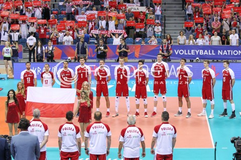  26.05.2018 KRAKOW <br />SIATKOWKA MEZCZYZN SIATKARSKA LIGA NARODOW MEZCZYZN 2018 <br />FIVB VOLLEYBALL NATIONS LEAGUE 2018 <br />MECZ POLSKA - ROSJA ( Poland - Russia ) <br />N/Z SIATKARZE REPREZENTACJI POLSKI HYMN ZDJECIE GRUPOWE GROUP PHOTO<br /> 