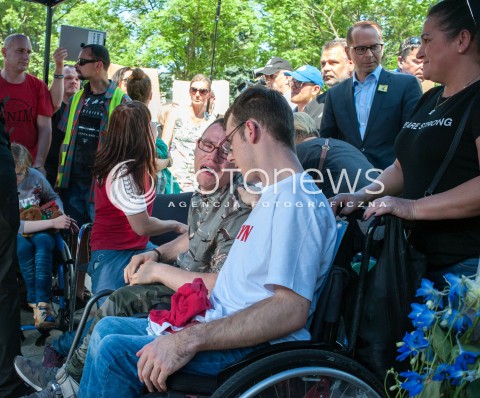  27.05.2018 WARSZAWA<br />KONFERENCJA PRASOWA DOTYCZACA ZAWIESZENIA PROTESTU RODZICOW OSOB NIEPELNOSPRAWNYCH W SEJMIE<br />N/Z MARZENA STANEWICZ KUBA HARTWICH ADRIAN GLINKA MICHAL SZCZERBA<br /> 
