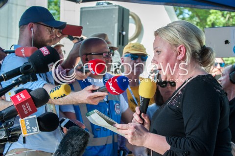  27.05.2018 WARSZAWA<br />KONFERENCJA PRASOWA DOTYCZACA ZAWIESZENIA PROTESTU RODZICOW OSOB NIEPELNOSPRAWNYCH W SEJMIE<br />N/Z IWONA HARTWICH<br /> 