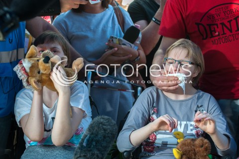  27.05.2018 WARSZAWA<br />KONFERENCJA PRASOWA DOTYCZACA ZAWIESZENIA PROTESTU RODZICOW OSOB NIEPELNOSPRAWNYCH W SEJMIE<br />N/Z MAGDA I WIKTORIA<br /> 