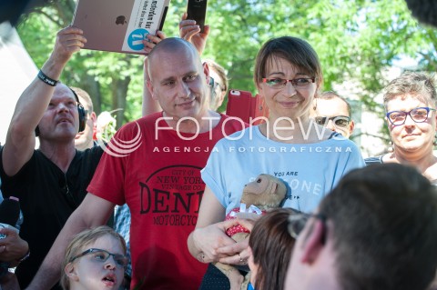  27.05.2018 WARSZAWA<br />KONFERENCJA PRASOWA DOTYCZACA ZAWIESZENIA PROTESTU RODZICOW OSOB NIEPELNOSPRAWNYCH W SEJMIE<br />N/Z KATARZYNA MILEWICZ KAROL MILEWICZ<br /> 