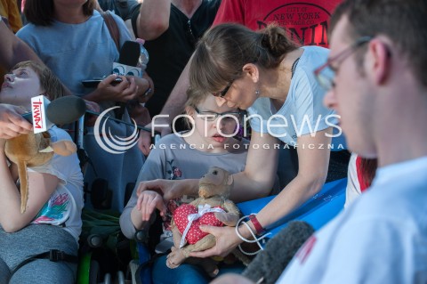  27.05.2018 WARSZAWA<br />KONFERENCJA PRASOWA DOTYCZACA ZAWIESZENIA PROTESTU RODZICOW OSOB NIEPELNOSPRAWNYCH W SEJMIE<br />N/Z MAGDA MILEWICZ WIKTORIA MILEWICZ KATARZYNA MILEWICZ<br /> 