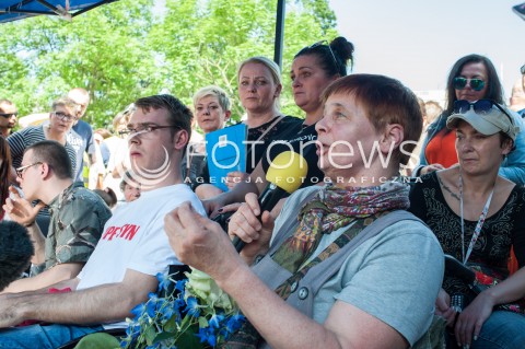  27.05.2018 WARSZAWA<br />KONFERENCJA PRASOWA DOTYCZACA ZAWIESZENIA PROTESTU RODZICOW OSOB NIEPELNOSPRAWNYCH W SEJMIE<br />N/Z JANINA OCHOJSKA KATARZYNA MILEWICZ KAROL MILEWICZ KUBA HARTWICH ADRIAN GLINKA IWONA HARTWICH ANNA GLINKA<br /> 