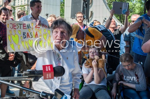  27.05.2018 WARSZAWA<br />KONFERENCJA PRASOWA DOTYCZACA ZAWIESZENIA PROTESTU RODZICOW OSOB NIEPELNOSPRAWNYCH W SEJMIE<br />N/Z WANDA TRACZYK STAWSKA MAGDA MILEWICZ WIKTORIA MILEWICZ<br /> 