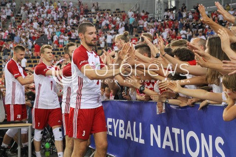  01.06.2018 LODZ <br />SIATKOWKA MEZCZYZN SIATKARSKA LIGA NARODOW MEZCZYZN 2018 <br />FIVB VOLLEYBALL NATIONS LEAGUE 2018 <br />MECZ POLSKA - FRANCJA ( Poland - France ) <br />N/Z DAWID KONARSKI ARTUR SZALPUK MATEUSZ BIENIEK KIBICE DOPING <br /> 