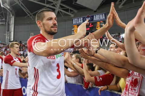  01.06.2018 LODZ <br />SIATKOWKA MEZCZYZN SIATKARSKA LIGA NARODOW MEZCZYZN 2018 <br />FIVB VOLLEYBALL NATIONS LEAGUE 2018 <br />MECZ POLSKA - FRANCJA ( Poland - France ) <br />N/Z DAWID KONARSKI SYLWETKA KIBICE DOPING <br /> 