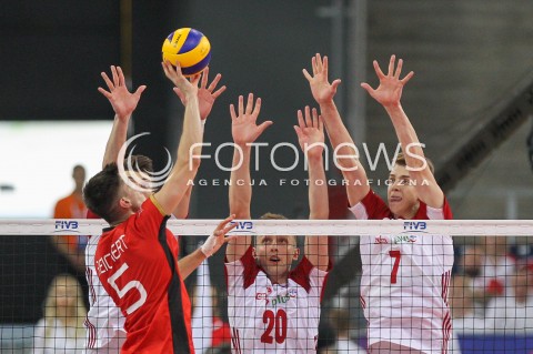  03.06.2018 LODZ <br />SIATKOWKA MEZCZYZN SIATKARSKA LIGA NARODOW MEZCZYZN 2018 <br />FIVB VOLLEYBALL NATIONS LEAGUE 2018 <br />MECZ POLSKA - NIEMCY ( Poland - Germany ) <br />N/Z MACIEJ MUZAJ MATEUSZ BIENIEK ARTUR SZALPUK BLOK <br /> 