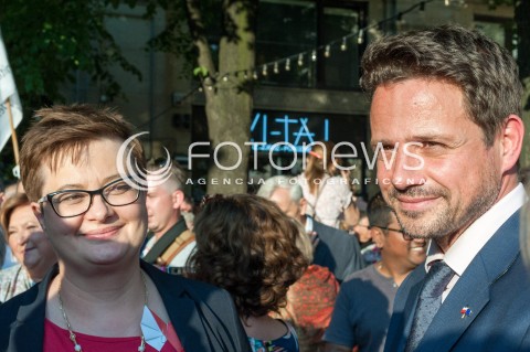  04.06.2018 WARSZAWA<br />TOAST ZA WOLNOSC POD NIESPODZIANKA<br />N/Z RAFAL TRZASKOWSKI KATARZYNA LUBNAUER<br /> 