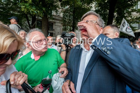  04.06.2018 WARSZAWA<br />TOAST ZA WOLNOSC POD NIESPODZIANKA<br />N/Z BRONISLAW KOMOROWSKI<br /> 